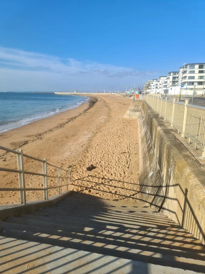 Vitamin Sea Beachfront Apartment Ramsgate - Sleeps 4 Екстериор снимка